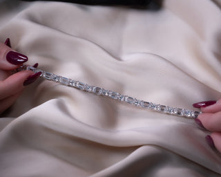 Exclusive Round And Emerald Cut 32.50 Carat Lab-Grown Diamonds Bracelet | IGI Certified | 22.31 Gram 18K White Gold End Date: 21/02/2026