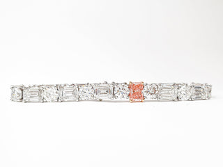 Exclusive Round And Emerald Cut 32.50 Carat Lab-Grown Diamonds Bracelet | IGI Certified | 22.31 Gram 18K White Gold End Date: 21/02/2026