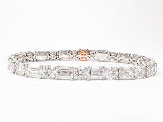 Exclusive Round And Emerald Cut 32.50 Carat Lab-Grown Diamonds Bracelet | IGI Certified | 22.31 Gram 18K White Gold End Date: 21/02/2026
