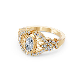 Corinne ring in yellow gold, profile view showing the openwork lattice gallery