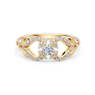 Laurel ring in yellow gold, close-up of the centre stone and foliage detail