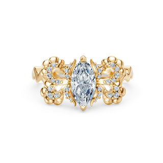 Primrose ring in yellow gold, close-up of the marquise centre stone
